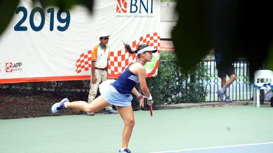 Fadona sukses mengatasi perlawanan Priska dan melaju ke final melalui kemenangan rubber set di BNI Tennis Open 2019