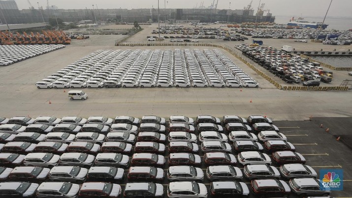 Mobil ekspor di pelabuhan IPCC, Tanjung Priok. (CNBC Indonesia/ Andrean Kristianto)