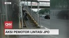 VIDEO: Aksi Pemotor Lintasi JPO