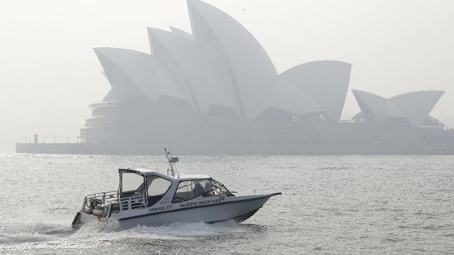 Kabut asap akibat kebakaran lahan menyelimuti Sydney, Australia Kamis (21/11/2019).