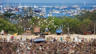 FOTO: Ancaman Sampah Plastik di Pulau Dewata
