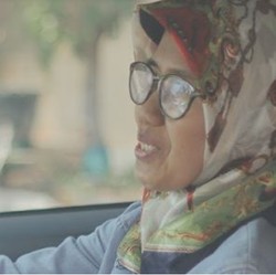 Mitra GrabCar Wanita Ini Raih Puluhan Trip di Usia 50-an
