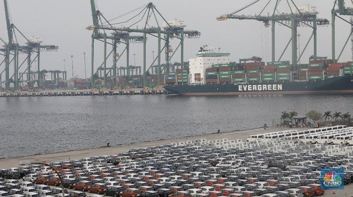 Mobil ekspor di pelabuhan IPCC, Tanjung Priok. (CNBC Indonesia/ Andrean Kristianto) Mobil ekspor di pelabuhan IPCC, Tanjung Priok. (CNBC Indonesia/ Andrean Kristianto)