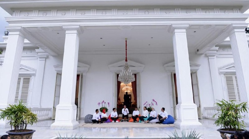 Jokowi meyakini tujuh orang staf khusus dari kalangan milenial akan memberikan gagasan segar dan inovatif.