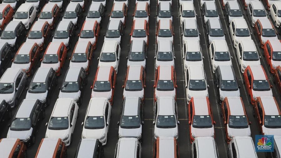 Mobil ekspor di pelabuhan IPCC, Tanjung Priok. (CNBC Indonesia/ Andrean Kristianto)