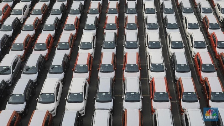 Mobil ekspor di pelabuhan IPCC, Tanjung Priok. (CNBC Indonesia/ Andrean Kristianto) Mobil ekspor di pelabuhan IPCC, Tanjung Priok. (CNBC Indonesia/ Andrean Kristianto)