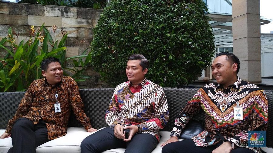 Meski transaksi di kantor cabang telah berkurang, Bank mandiri menyebut belum ada pengurangan karyawan.