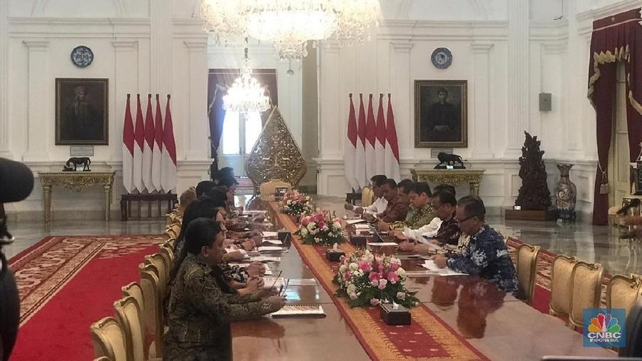Hal itu disampaikan Jokowi dalam pertemuan dengan kalangan pengusaha tekstil di Istana Merdeka, Kompleks Istana Kepresidenan, Jakarta, Kamis (21/11/2019).