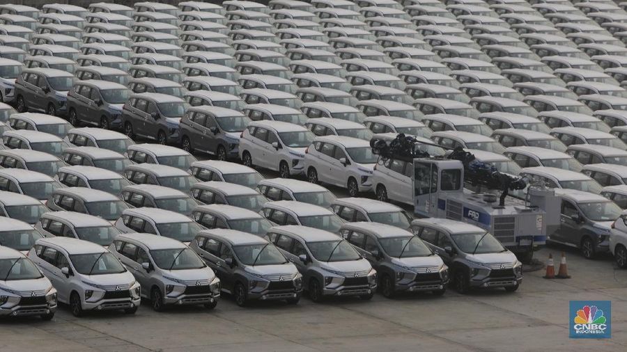 Mobil ekspor di pelabuhan IPCC, Tanjung Priok. (CNBC Indonesia/ Andrean Kristianto)