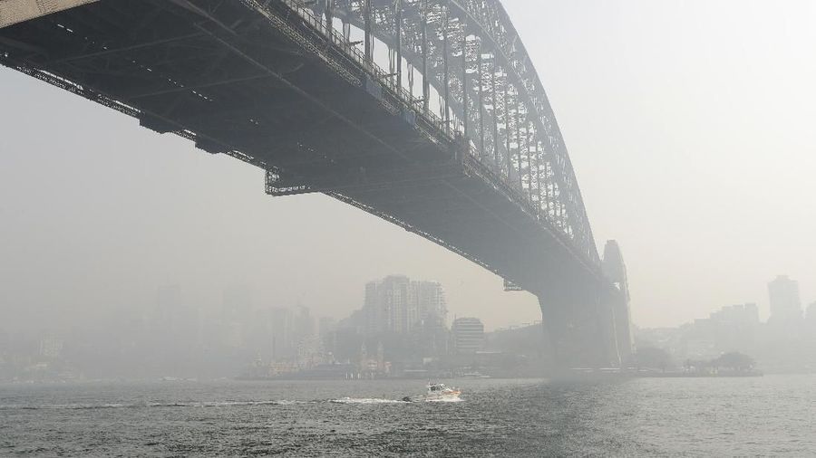 Kabut asap akibat kebakaran lahan menyelimuti Sydney, Australia Kamis (21/11/2019).