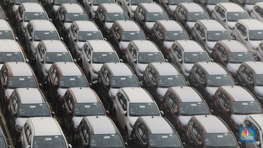 Mobil ekspor di pelabuhan IPCC, Tanjung Priok. (CNBC Indonesia/ Andrean Kristianto)