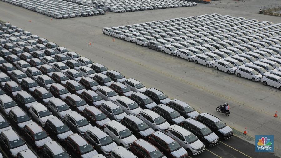 Mobil ekspor di pelabuhan IPCC, Tanjung Priok. (CNBC Indonesia/ Andrean Kristianto)