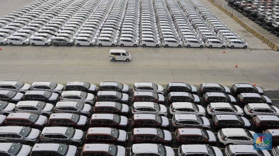 Mobil ekspor di pelabuhan IPCC, Tanjung Priok. (CNBC Indonesia/ Andrean Kristianto)