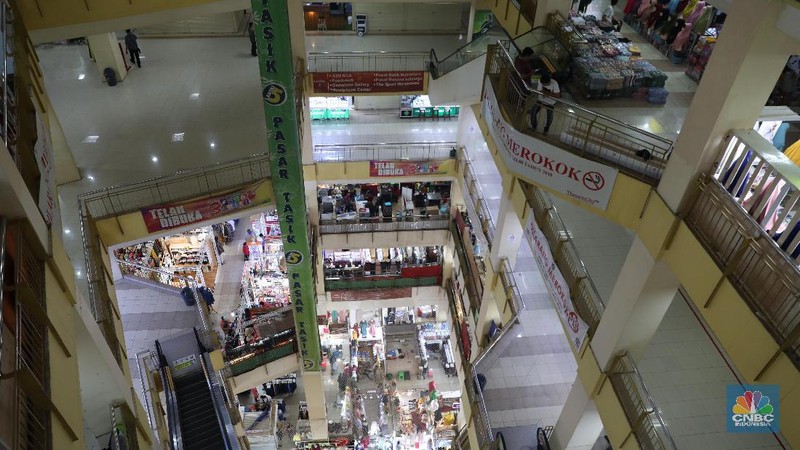 Selain pasar Tanah Abang, Thamrin City merupakan salah satu tujuan belanja warga yang ingin berbelanja barang secara grosir.