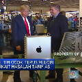 Trump Kaji Pembebasan Tarif Impor Barang China Untuk Apple