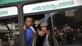 Penduduk miskin di Kota Maracaibo, Venezuela, harus berjuang hidup di antara himpitan gejolak politik dan desakan kebutuhan sehari-hari. (AP Photo/Rodrigo Abd)