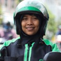 Dewi, Single Parent yang Mengaspal Bersama Grab