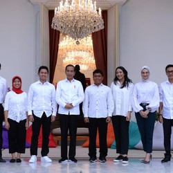 Diserang Netizen, Stafsus Milenial: Kami Bukan Politisi