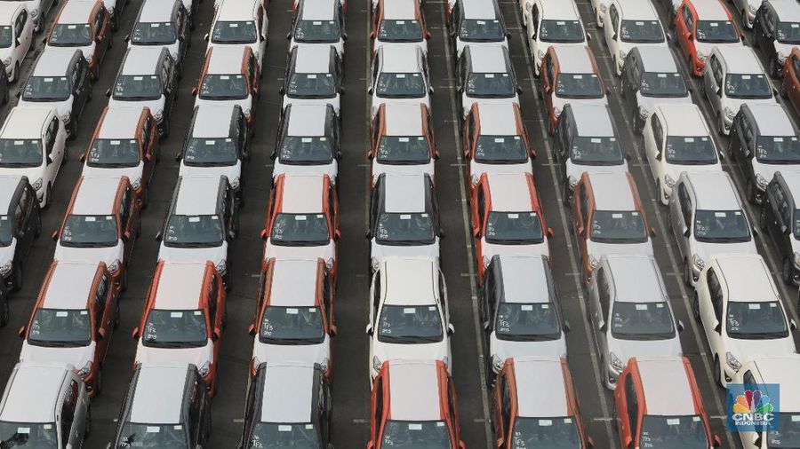 Mobil ekspor di pelabuhan IPCC, Tanjung Priok. (CNBC Indonesia/ Andrean Kristianto)