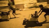 Sampai saat ini pertikaian politik antara Juan Guaido dan Presiden Nicolas Maduro belum juga berakhir. (AP Photo/Rodrigo Abd)