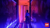 Pada titik akhir labirin, pengunjung akan merasakan fase 'The Society'. Tahap ini menandakan saat sesuatu yang bersifat privasi telah menjelma menjadi 'makanan publik' akibat pengaruh media sosial yang paripurna. (CNNIndonesia/Safir Makki)
