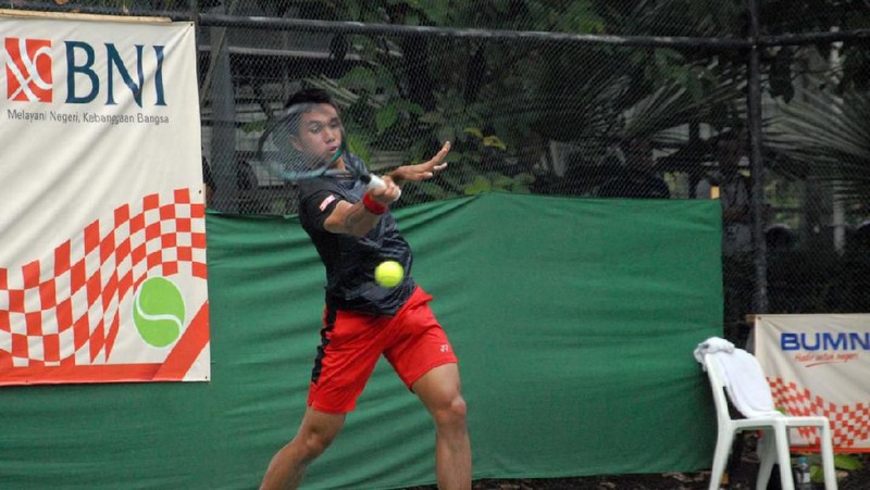 Aksi Petenis Pelatnas Putra Indonesia Christopher Rungkat di laga final BNI Tennis Open 2019