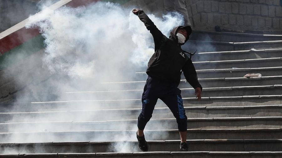Prosesi pemakaman di Bolivia berubah menjadi unjuk rasa ricuh Kamis (21/11/2019).