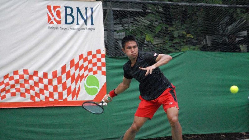 Aksi Petenis Pelatnas Putra Indonesia Christopher Rungkat di laga final BNI Tennis Open 2019