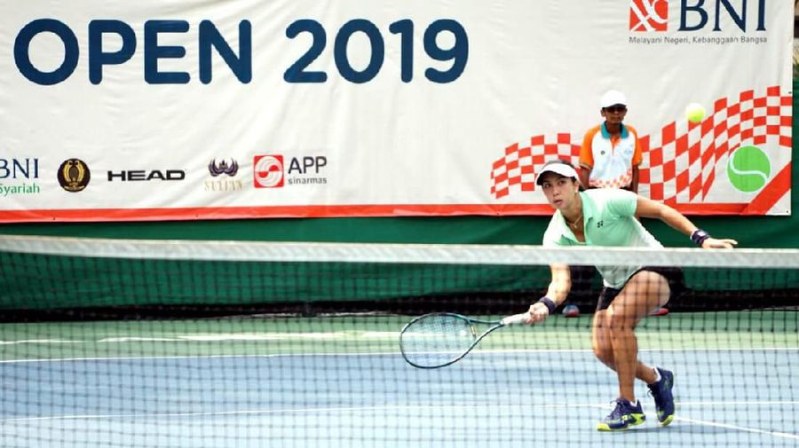 Fadona harus mengakui keunggulan Aldila Sutjiadi dengan skor 6-1, 6-3 di babak final BNI Tennis Open 2019
