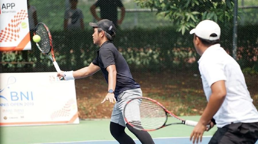 Aksi Ganda putra bersaudara unggulan Pelatnas David Agung Susanto dan Anthony Susanto memenangkan pertandingan final BNI Tennis Open 2019