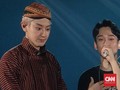 Blangkon dan Peci, Kala EXO Mencoba Jadi Orang Indonesia
