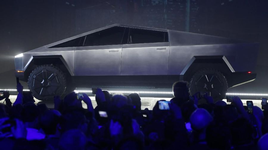 Tesla meluncurkan truk pick up futuristik di sebuah acara promosi di Los Angeles, tapi yang terjadi justru memalukan bagi Elon Musk.