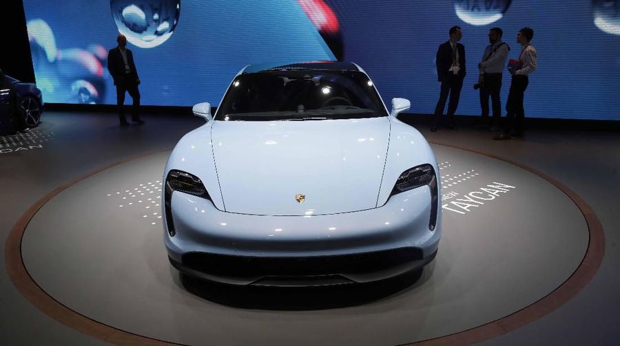 Pameran kendaran SUV baru dan kendaraan listrik di L.A. Auto Show berlangsung di Amerika Serikat.