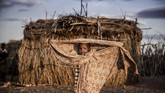 Ada upaya untuk terus bertahan sekaligus upaya untuk mendatangkan perhatian dari dunia khususnya pemerintah setempat. (Luis TATO / AFP)