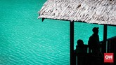 Perjalanan menuju Bukit Pianemo membutuhkan waktu 45-60 menit dari ibu kota kabupaten Waisai, Raja Ampat. Menuju ke sini hanya bisa menggunakan kapal kecil.