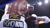 Pukulan tangan kanan yang keras dari Wilder masuk dan membuat Ortiz jatuh. (Erik Verduzco/Las Vegas Review-Journal via AP)