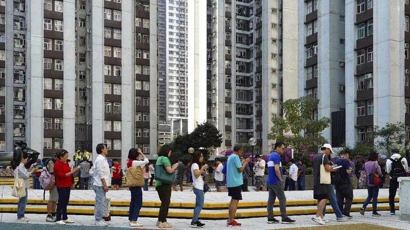 Pada pemilu kali ini, lebih dari 452 kursi akan dipilih untuk di 18 dewan distrik Hong Kong.