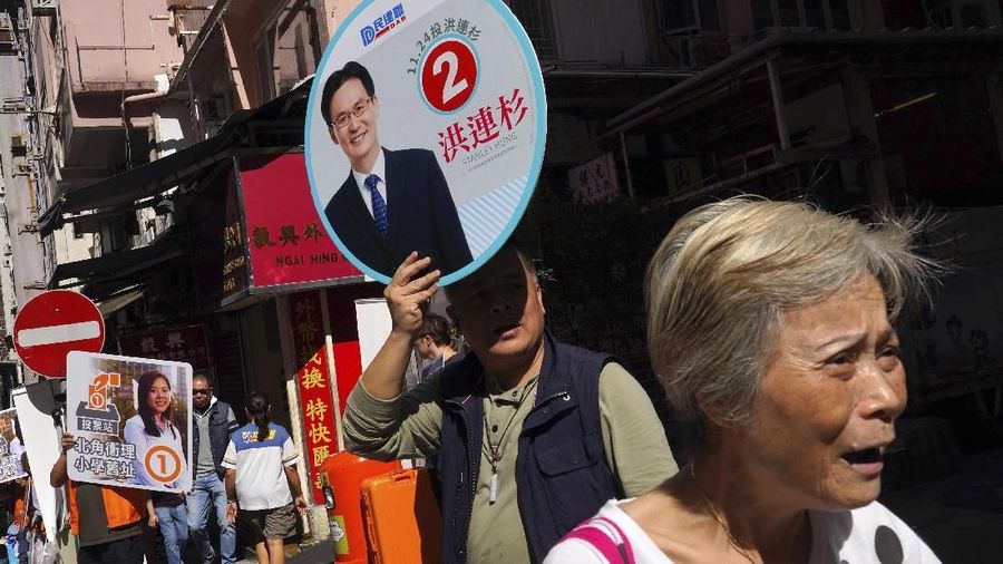 Pada pemilu kali ini, lebih dari 452 kursi akan dipilih untuk di 18 dewan distrik Hong Kong.