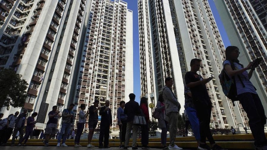 Pro Demokrasi Menang, China Pecat Pejabat Hong Kong?
