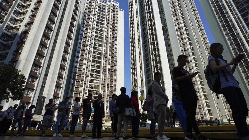 Pada pemilu kali ini, lebih dari 452 kursi akan dipilih untuk di 18 dewan distrik Hong Kong.