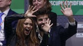 Gerard Pique dan Shakira terihat menonton pertandingan final Piala Davis antara Spanyol lawan Kanada. (AP Photo/Manu Fernandez)