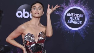 FOTO: Busana Paling 'Bling-bling,' di AMA 2019