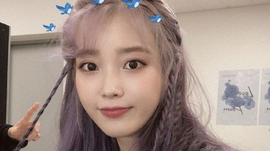 Ternyata, IU Sempat menangis di Panggung saat tahu kepergian sahabatnya, Goo Hara 