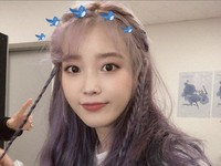 Sedih, IU Menangis di Panggung Saat Tahu Kepergian Goo Hara