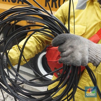 Begini Penampakan Kabel Fiber Optik yang Semrawut di Senen