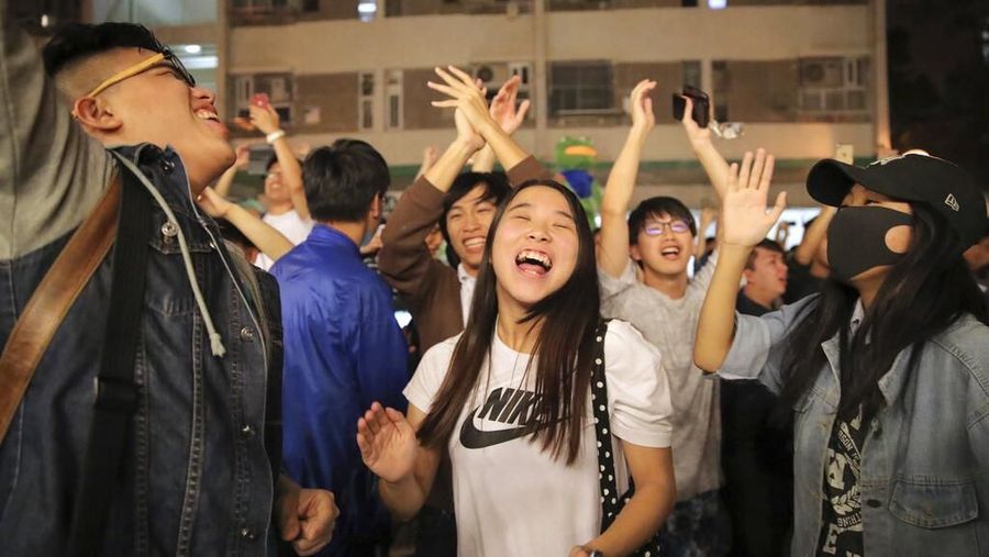 Pemilu Hong Kong dimenangkan oleh kandidat-kandidat pro-demokrasi