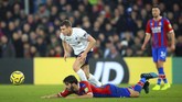 Liverpool dinaungi keberuntungan saat menang 2-1 atas Crystal Palace di Stadion Selhurst Park. Pasalnya, hasil itu bisa berubah andai saja gol James Tomkins di babak pertama tidak dianulir wasit setelah melihat VAR. (Adam Davy/PA via AP)