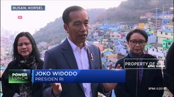 Gaya Jokowi Saat Blusukan ke Desa Gamcheon, Korea Selatan