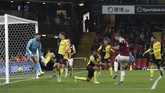 Watford kian terkapar di dasar klasemen Liga Inggris setelah kalah 0-3 dari Burnley di Vicarage Road. The Hornets kini berada di posisi paling bawah dengan koleksi 8 poin dari 12 pertandingan. (Nigel French/PA via AP)