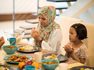 Doa Sesudah Makan Sesuai Sunnah, Arab, Latin, dan Artinya